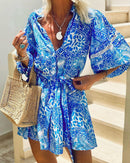 Vestido de praia com estampa reta e gola alta da moda para férias
